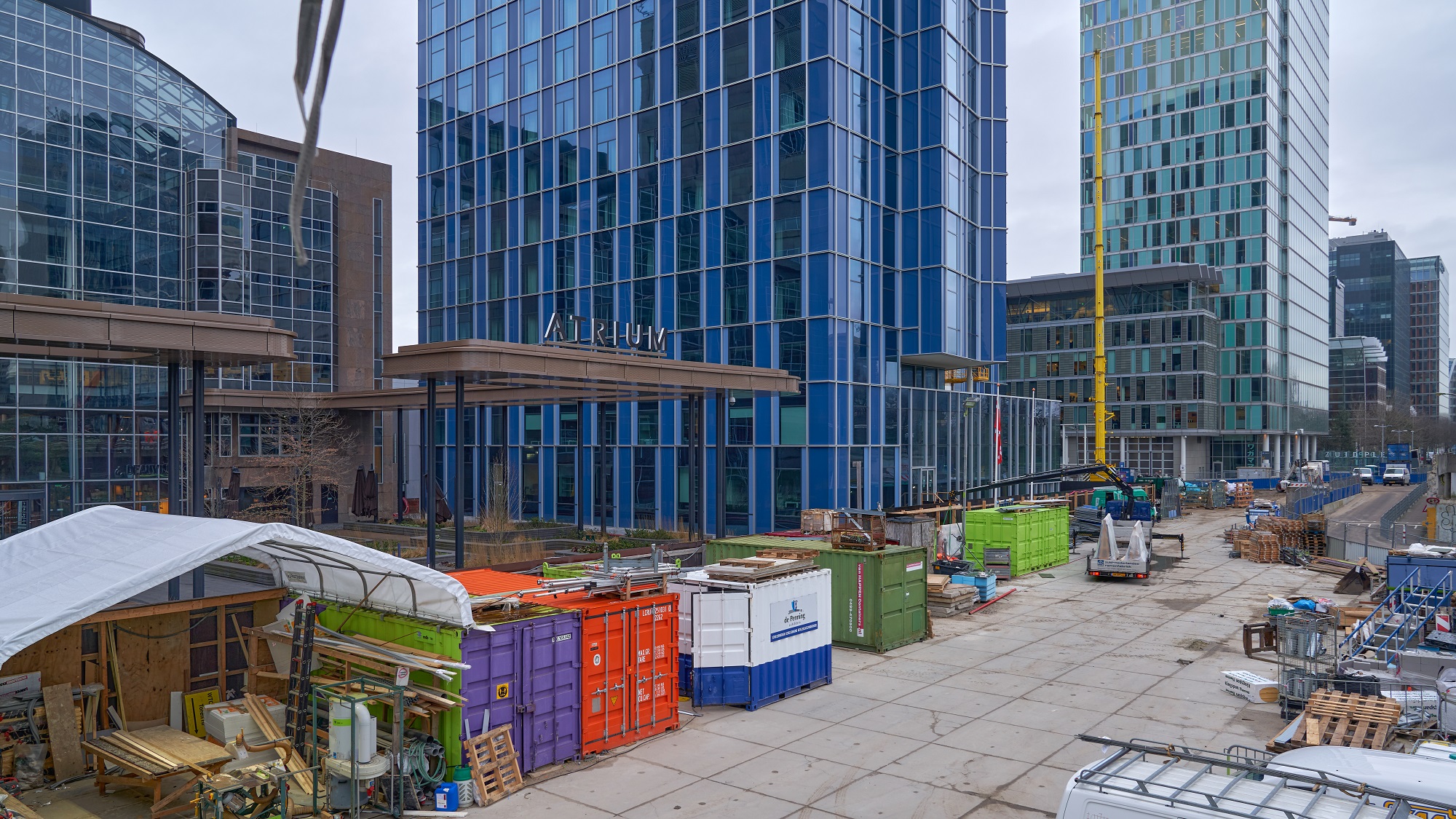 Nu nog bouwterrein, straks de tijdelijke begin- en eindhalte van lijn 25. 